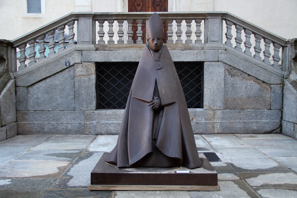 Giacomo Manzu', Grande Cardinale seduto, 1983-2004.JPG